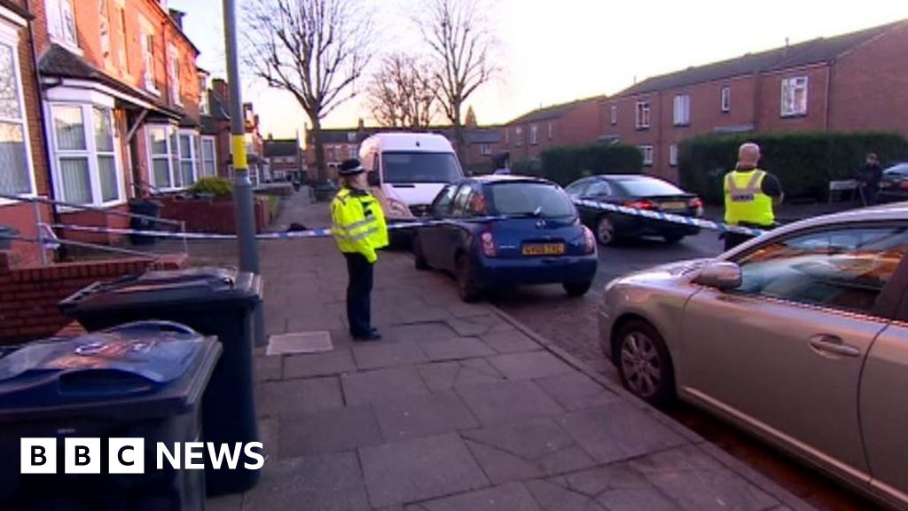 Sparkbrook stabbing: Boy, 15, 'seriously injured' - BBC News