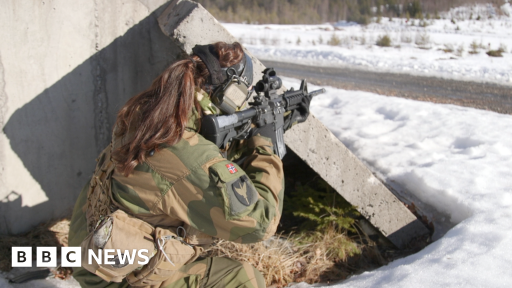 Meet The Hunter Troop Norways Tough As Nails Female Soldiers Bbc News 