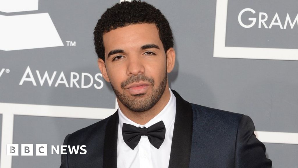 Drake's blackface photo was to 'highlight frustrations' - BBC News