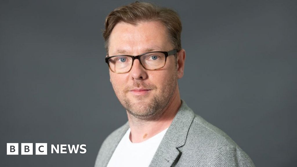 Author Damian Barr apologises for trans tweets