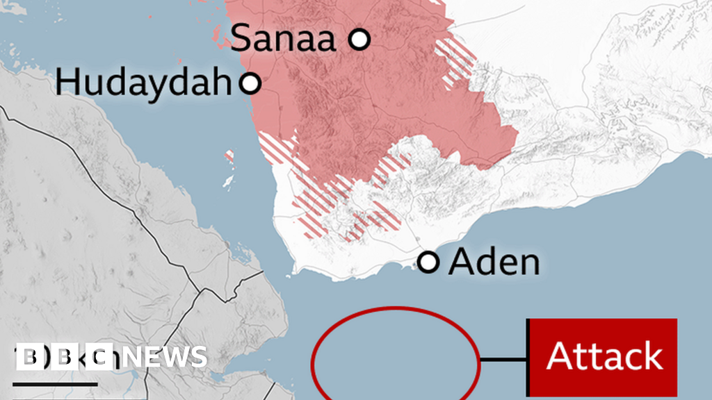 سفينة شحن تضررت في هجوم جديد في المياه اليمنية