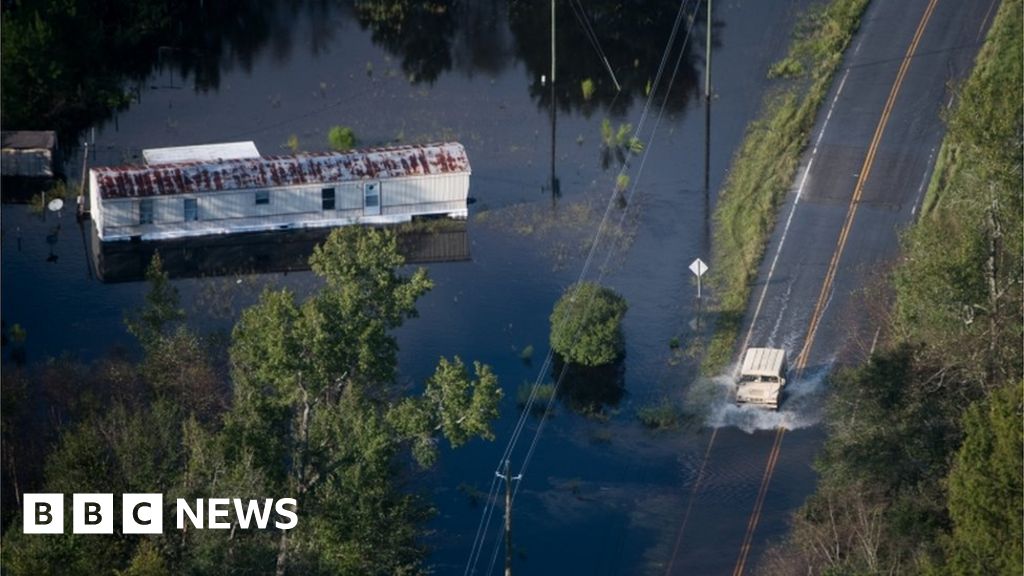 Patients in police van drown in US floods