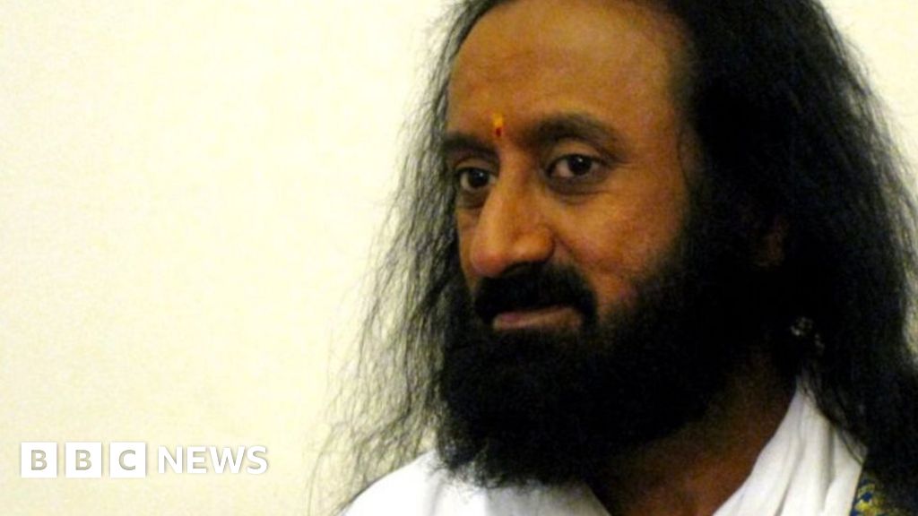 Indian guru mocked on Twitter for claims he 'refused Nobel' - BBC News