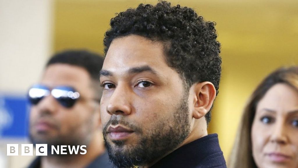 Jussie Smollett: Donald Trump says case is 'embarrassment' - BBC News