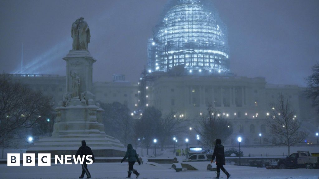 Us Snowstorm Massive Us Blizzard Paralyses East Coast Bbc News