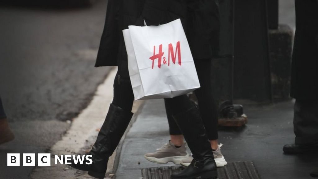 H&M to sell off stock before leaving Russia