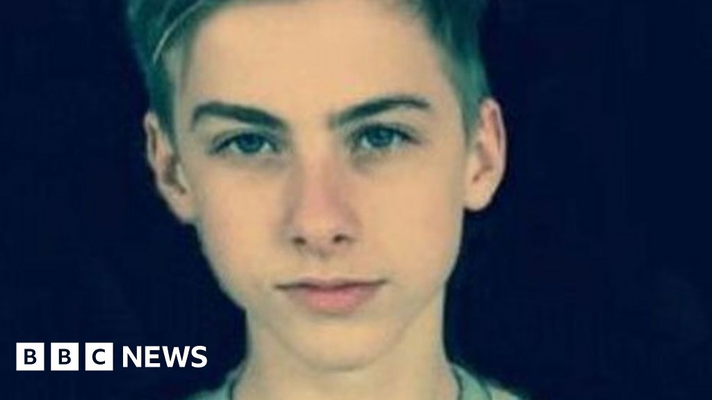 Nick Cave's son Arthur dies in Brighton cliff fall - BBC News