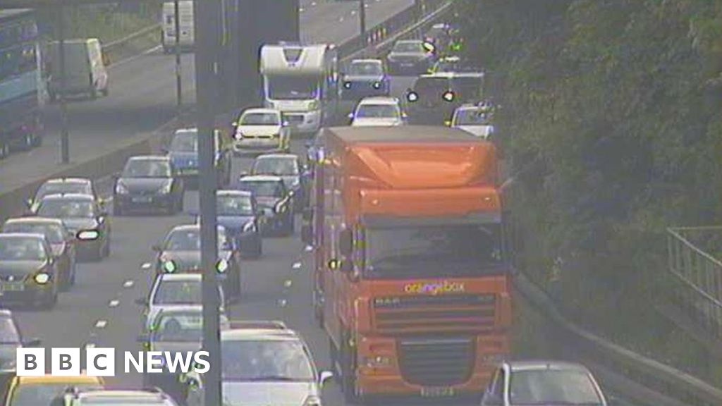 traffic-hold-ups-on-m4-as-bank-holiday-getaway-starts-bbc-news