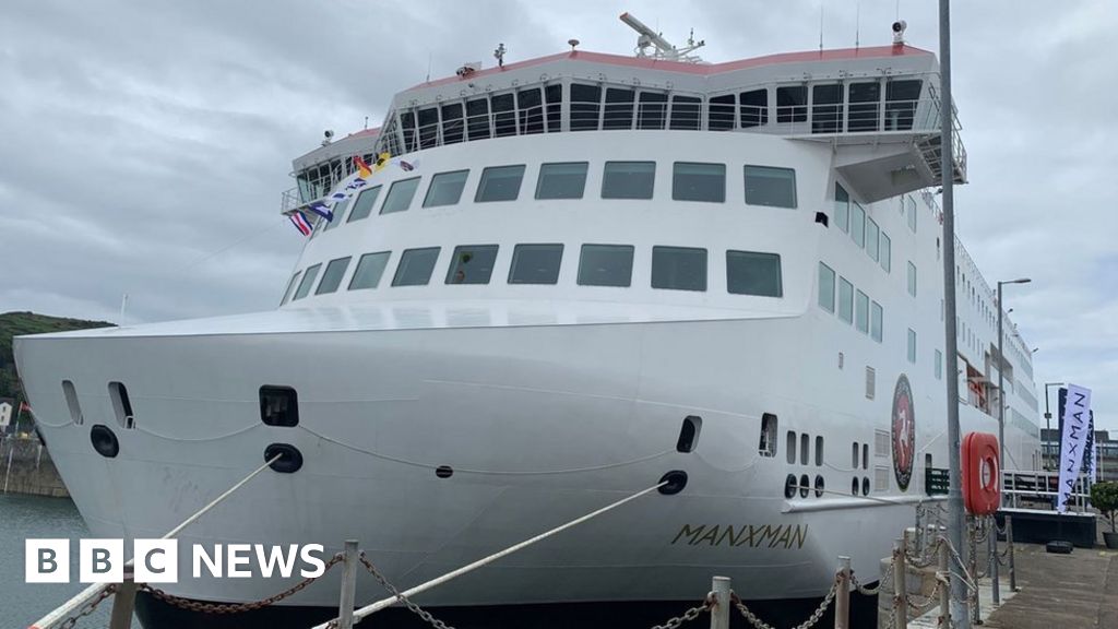 Manxman: Steam Packet's new ferry officially welcomed - BBC News