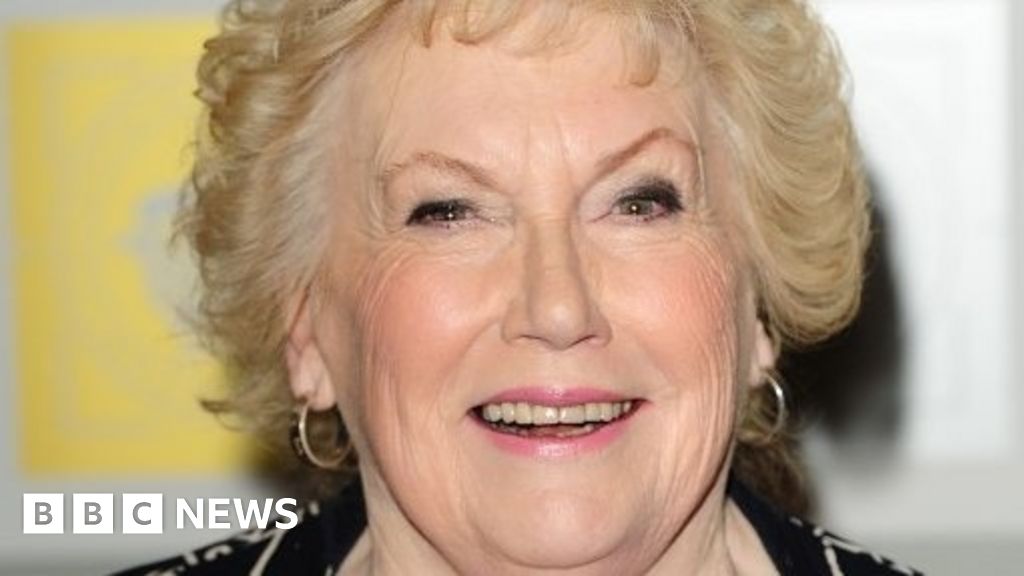 This Morning Agony Aunt Denise Robertson Dies Bbc News