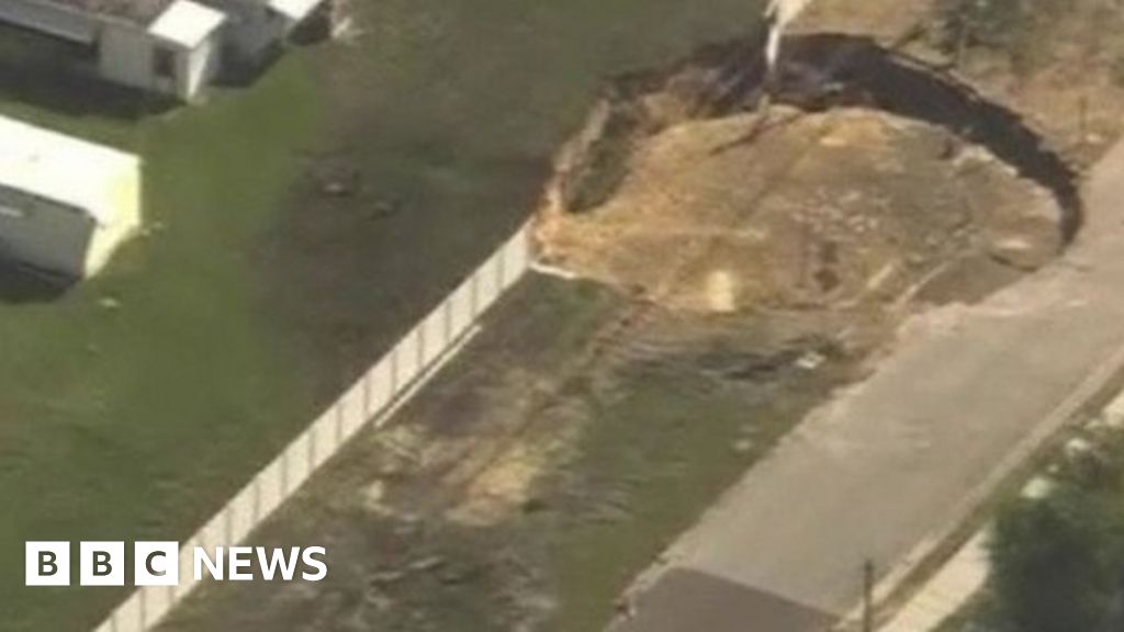 Giant Sinkhole Opens Up In Florida - BBC News