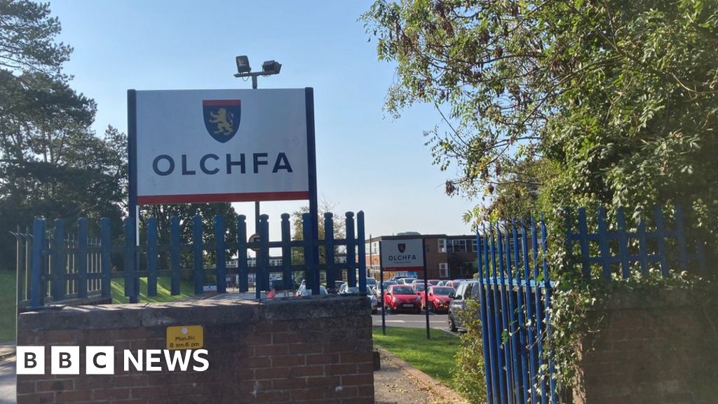 Coronavirus: Swansea's Olchfa school sends home 455 pupils