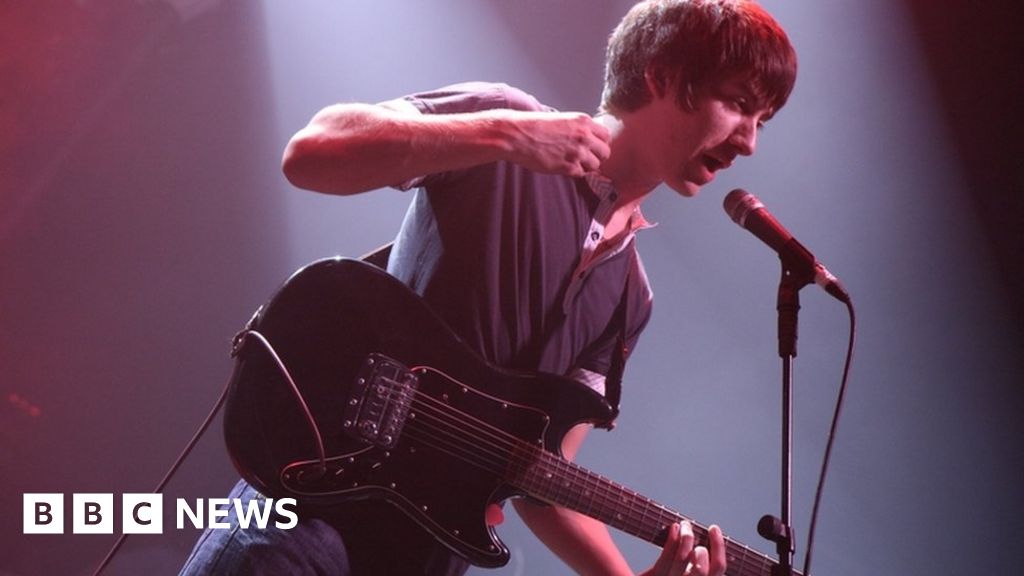 Arctic Monkeys Raise 128k For Struggling Music Venues c News