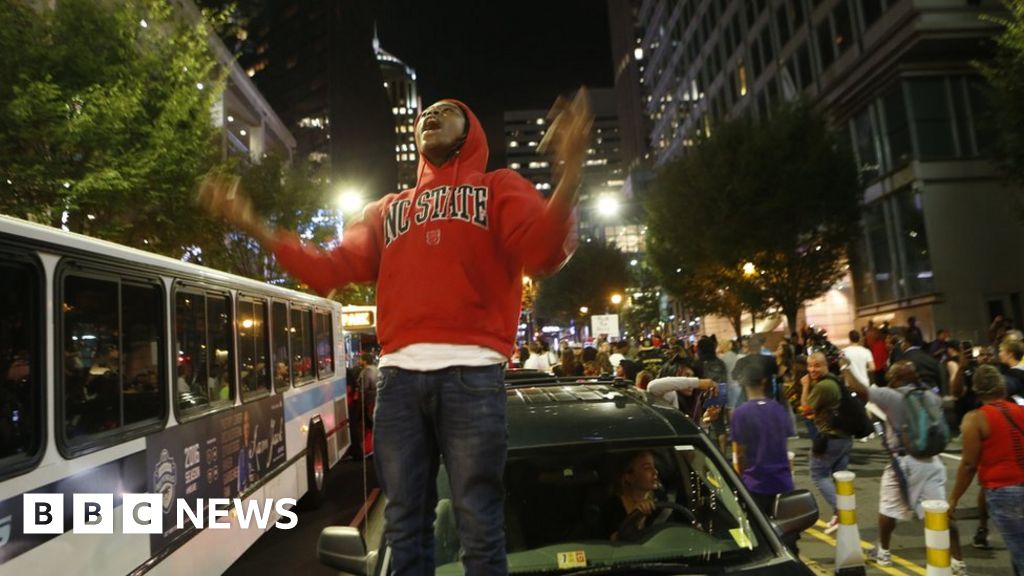 Charlotte shooting: State of emergency amid protests - BBC News