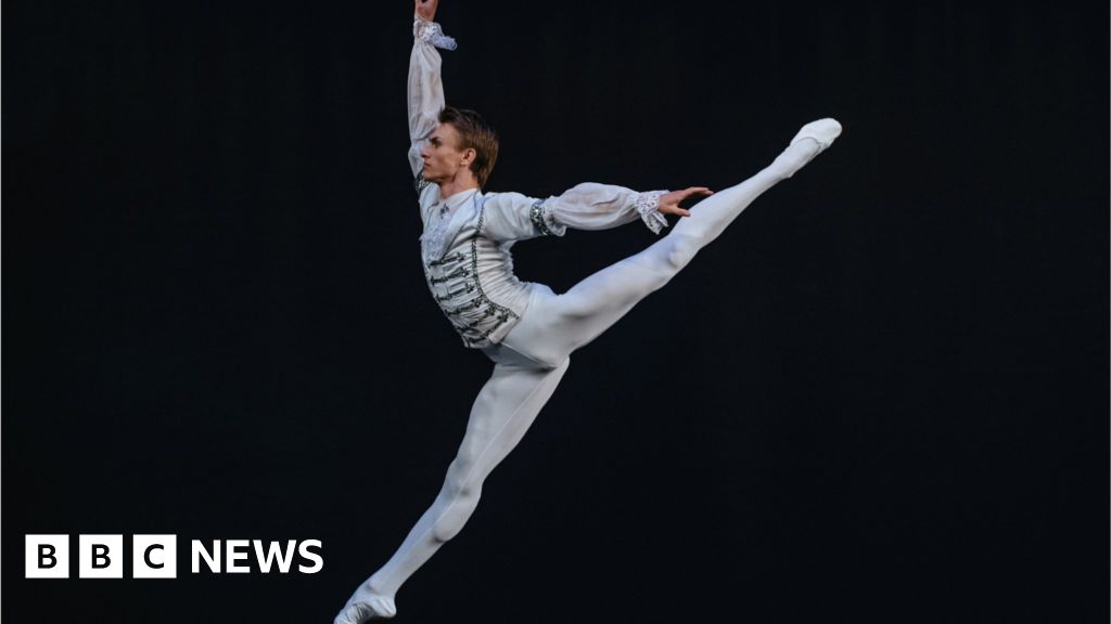 Ukraine war: Ballerinas fight culture war against Russia