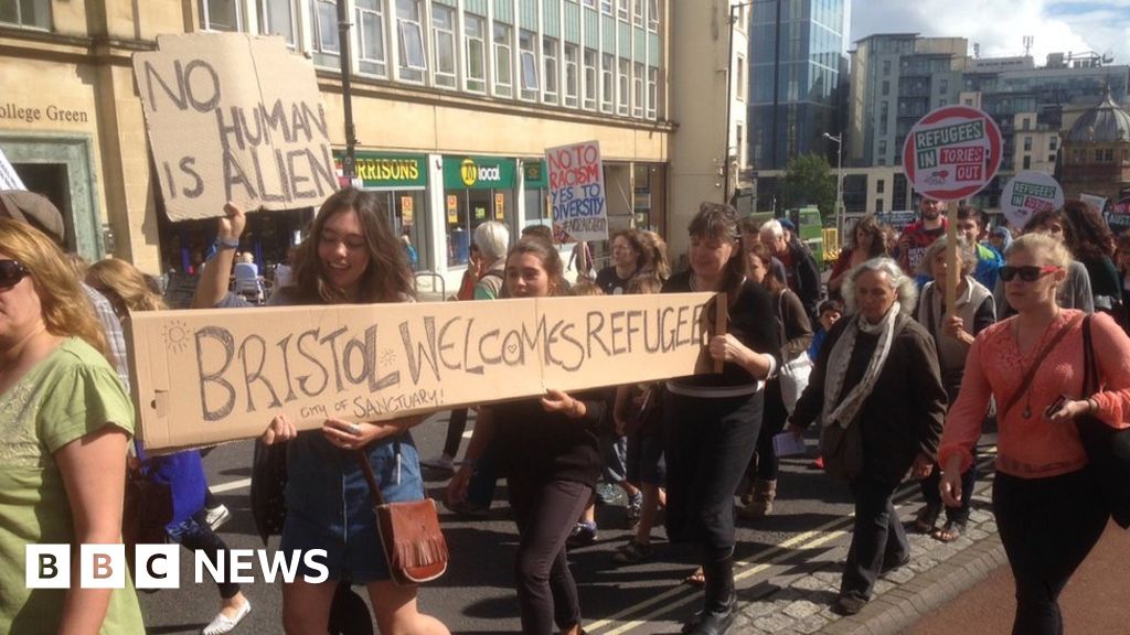 Bristol march held to support refugees - BBC News