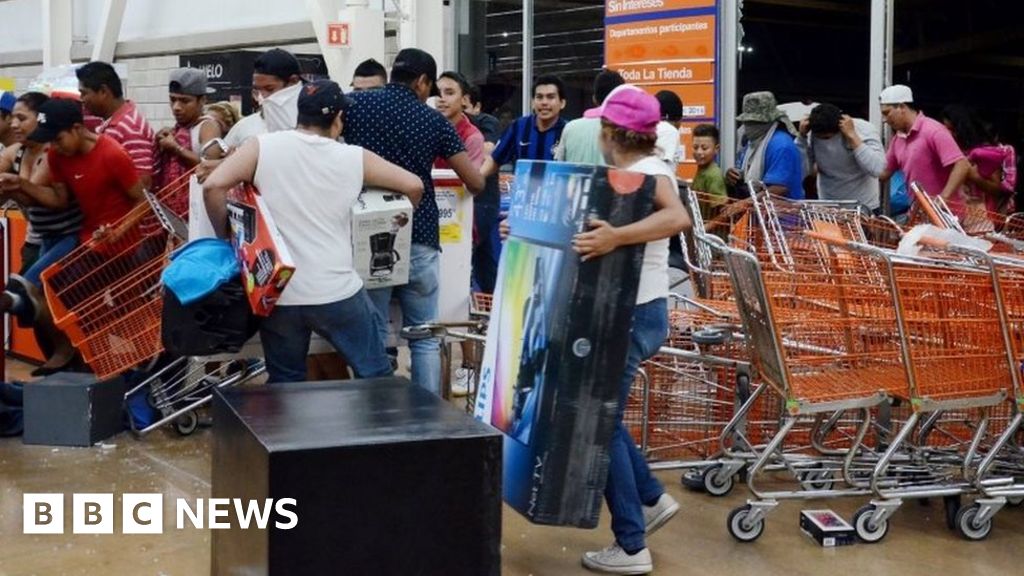 Mexico petrol price protests descend into looting BBC News