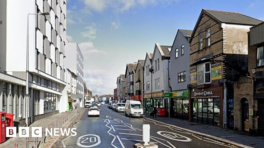 Parking: Cardiff driver's £100 fine after tyres touch yellow box - BBC News