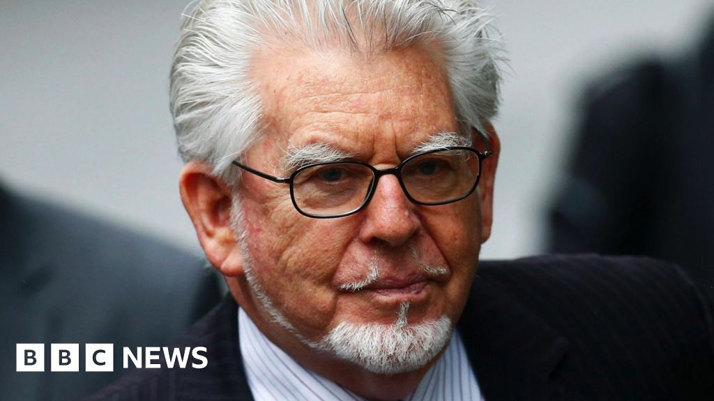 Rolf Harris: Seryjny przestępca i były artysta estradowy umiera w wieku 93 lat