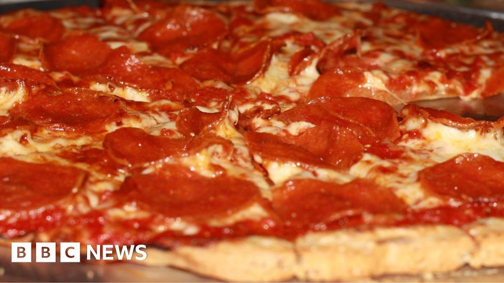 US domestic abuse victim pretends to order pizza to alert 911