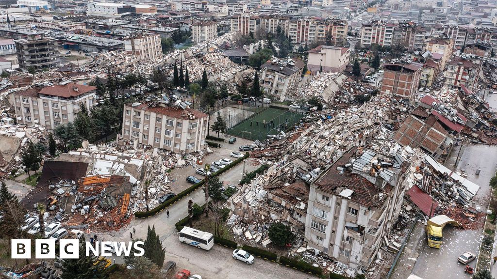 Turkey earthquake: The eyewitnesses who captured the quake on social media