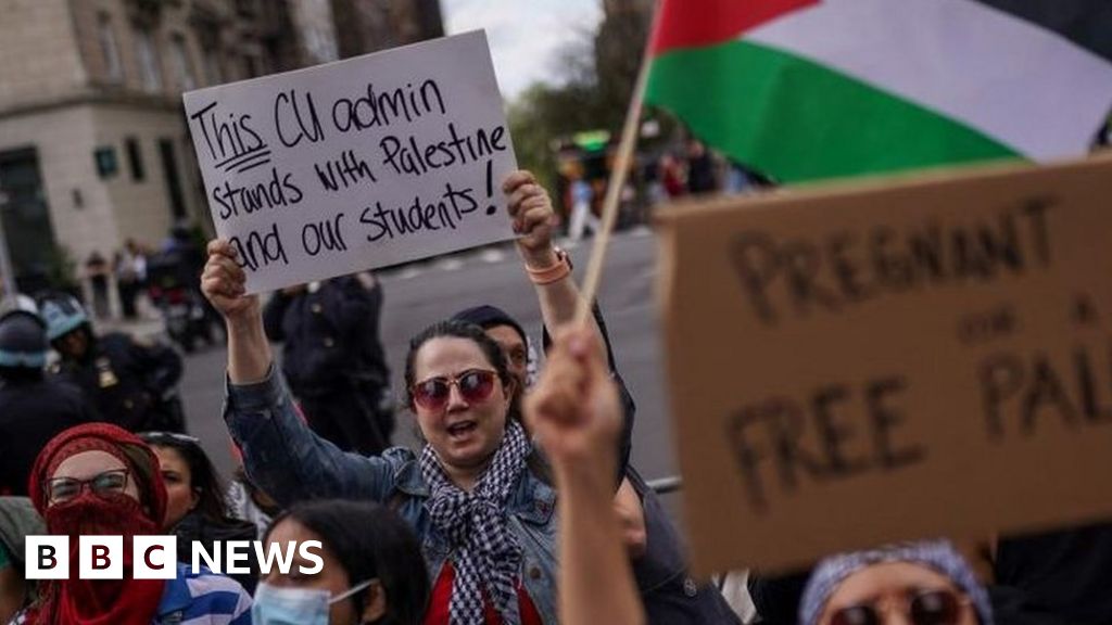 Колумбийския университет: Белият дом осъжда антисемитизма по време на протестите на колежани