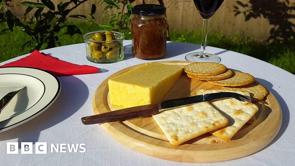 Behind the scenes at world's oldest Cheddar cheesemaker BBC News