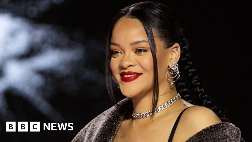 Rihanna: عرض نهاية الشوط الأول في Super Bowl للاحتفال بعودة المغني الحية