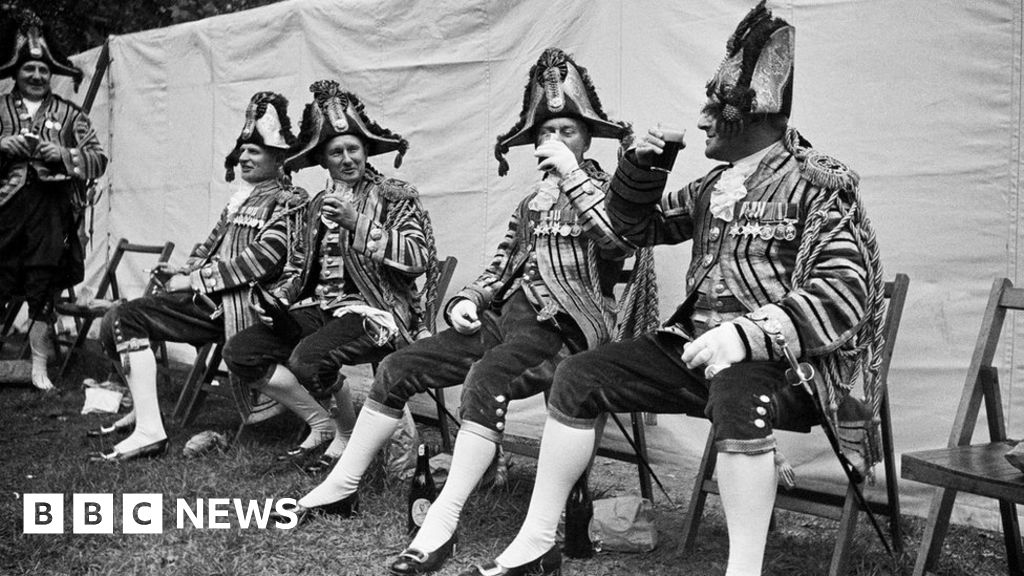 In pictures: How London celebrated past coronations - BBC News