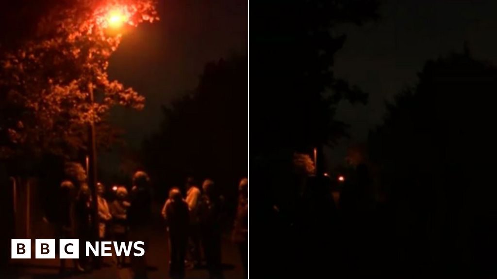 Lincolnshire County Council street light switchoff delayed two hours