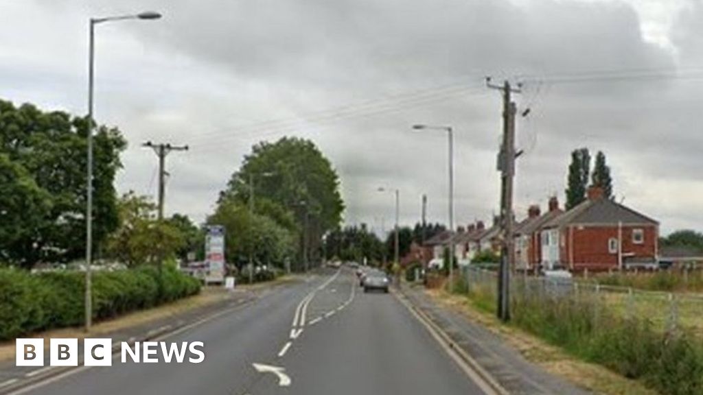 Goole Crash: Man Fights For Life After Car Hits Lamppost