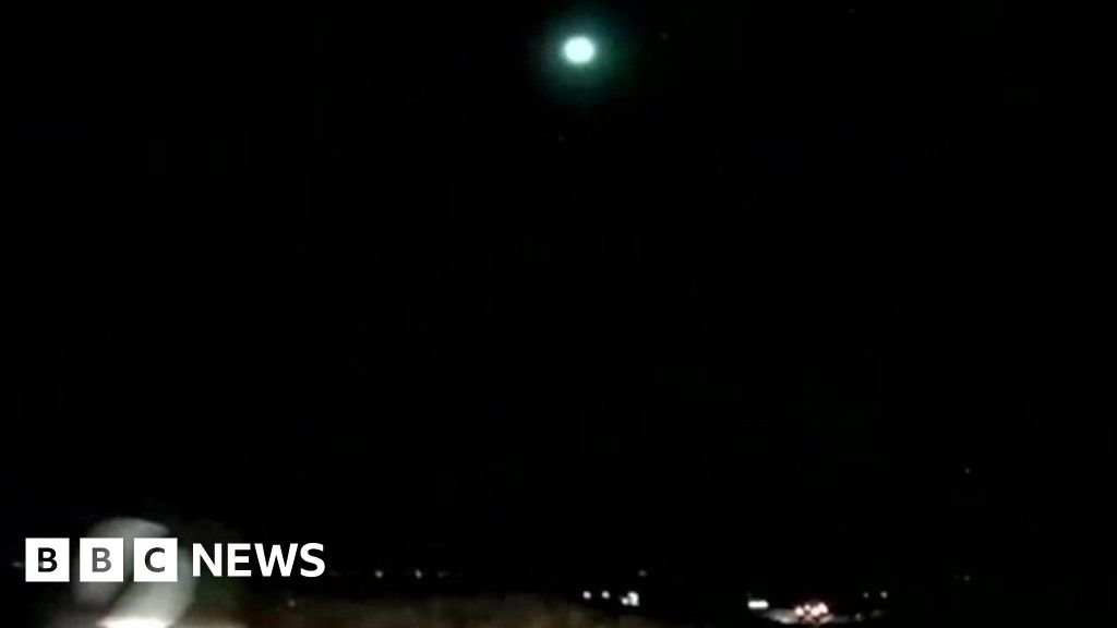 Large meteor spotted in skies across UK - BBC News