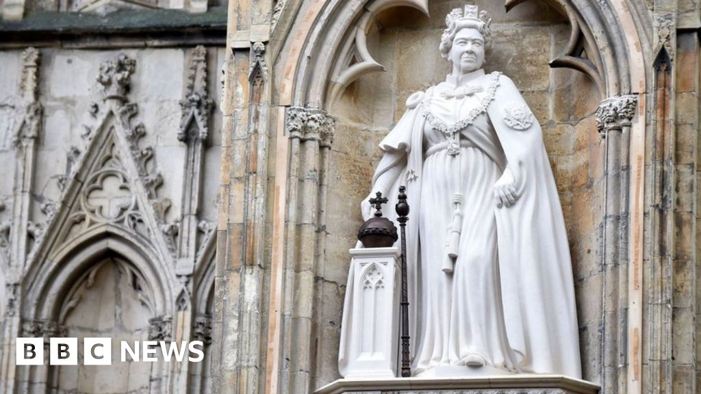 York King Charles unveils first statue of Queen since her death