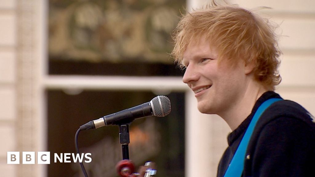 Ed Sheeran Plays Impromptu Gig In Ipswich - BBC News