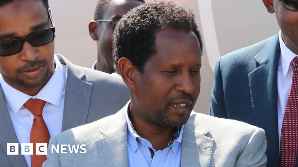 Suicide bomber attacks Mogadishu mayor's office
