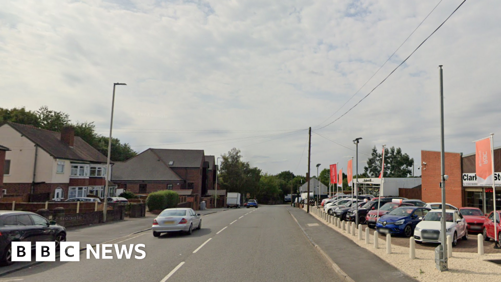 Two drivers sought after man killed in Lye crash