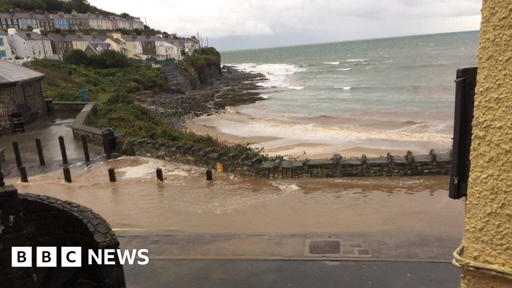 New Quay flash flooding after heavy showers BBC News