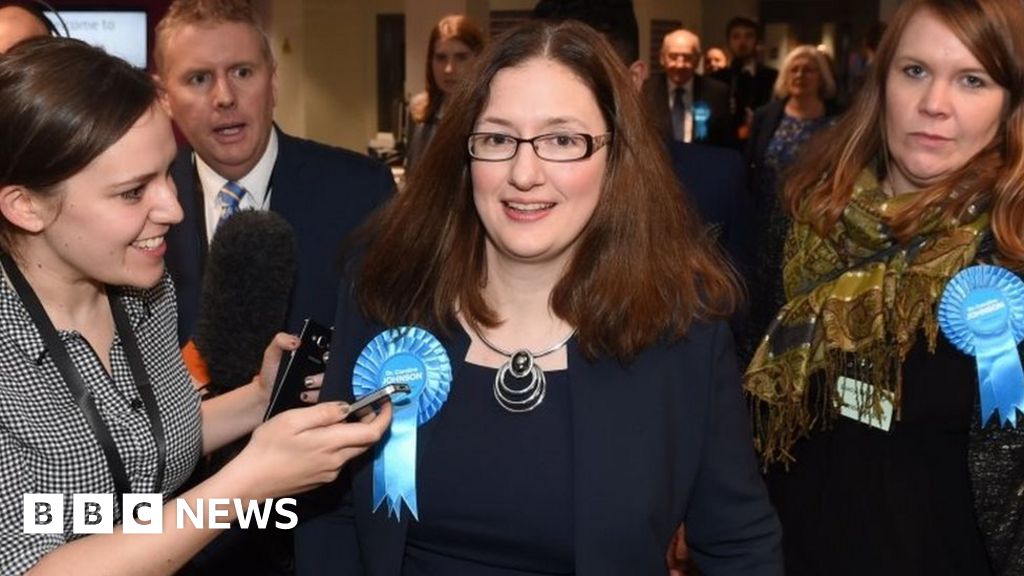 Conservatives Hold Sleaford As Labour Pushed Into Fourth Bbc News 