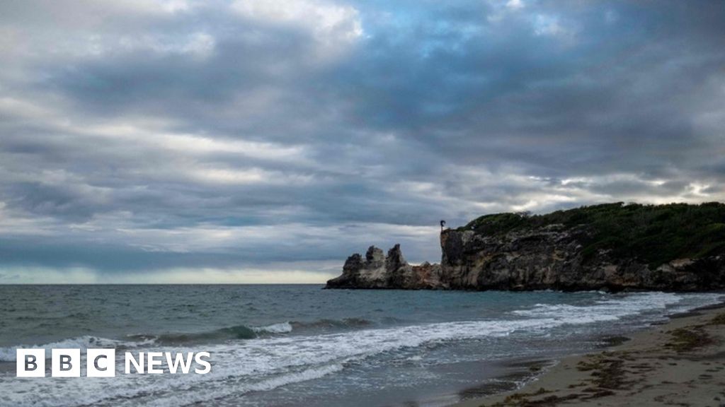 Puerto Rico earthquake: Punta Ventana collapses as powerful tremor hits thumbnail