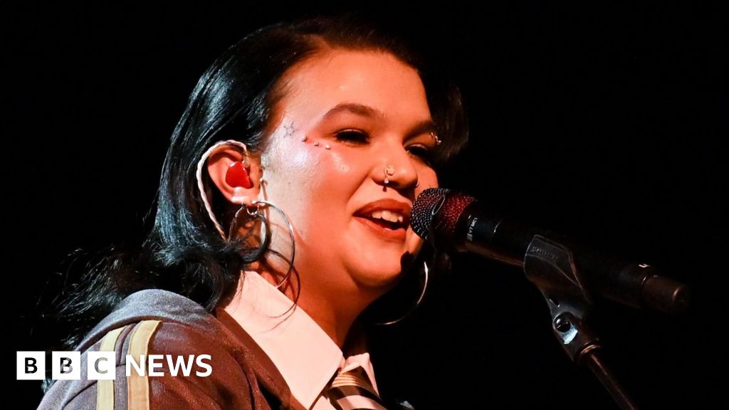 Messy singer Lola Young back on stage and on form after taking break to 'work on myself'