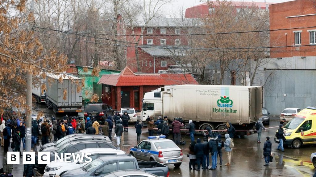 Moscow factory shooting 'Exowner' opens fire, killing one BBC News