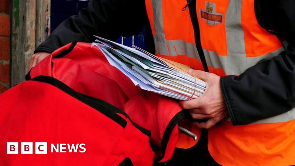 Chelmsford residents fail to receive mail for three weeks - BBC News