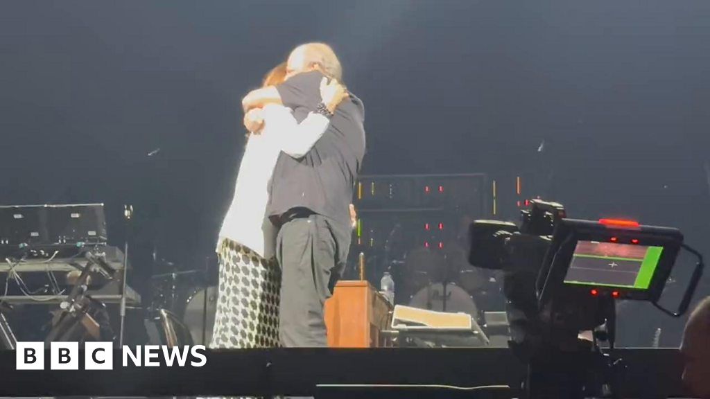 Watch: Hans Zimmer proposes during live performance