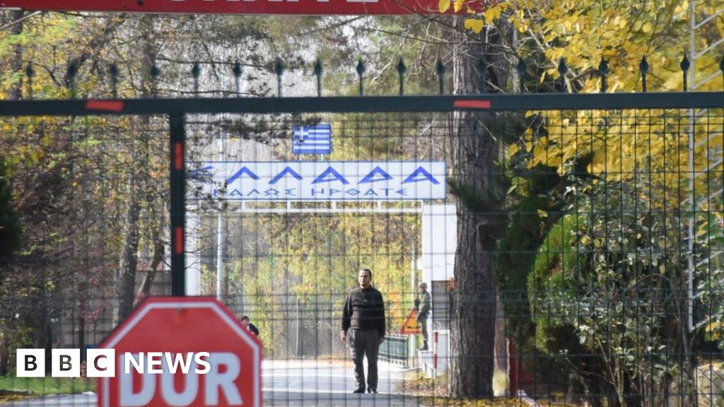 American IS suspect 'stranded on Turkey border'