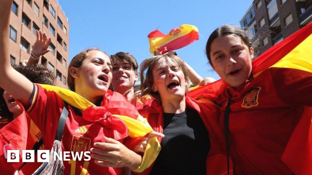 女子ワールドカップ: スペインがサッカーの歴史を作ることにマドリッドのファンが喜ぶ