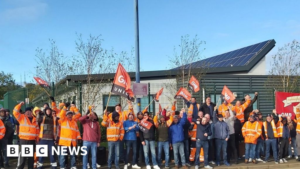 Sandwell refuse workers suspend industrial action after talks - BBC News