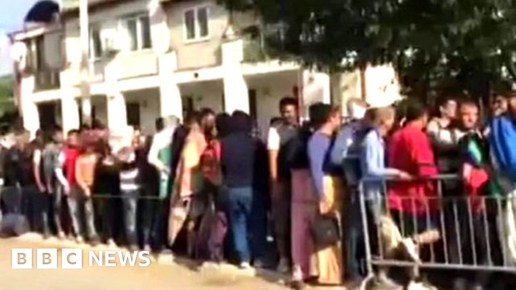Migrant crisis Huge registration queues on SerbiaMacedonia border BBC News