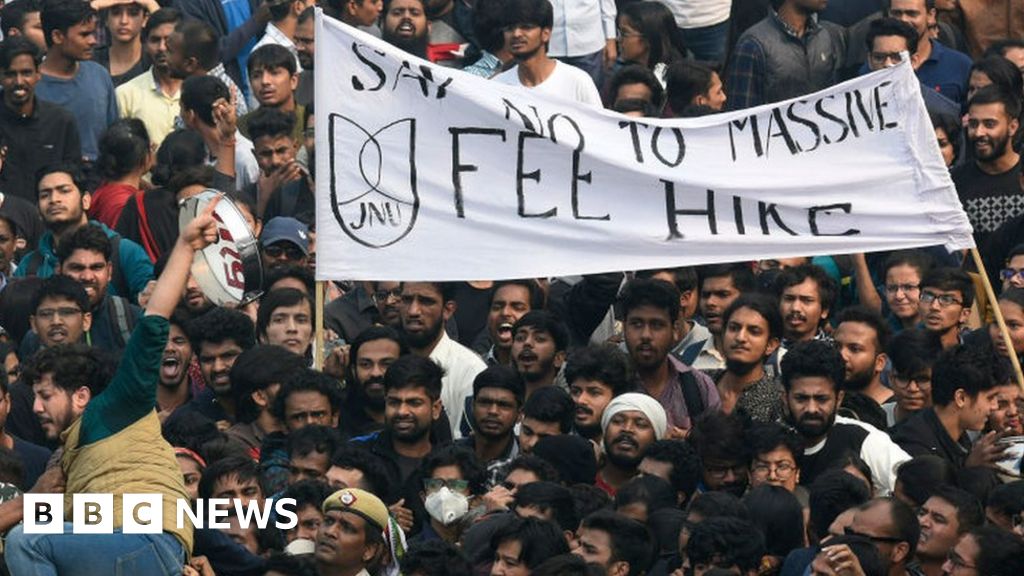 JNU: Indian university rolls back hostel fee hike after protests