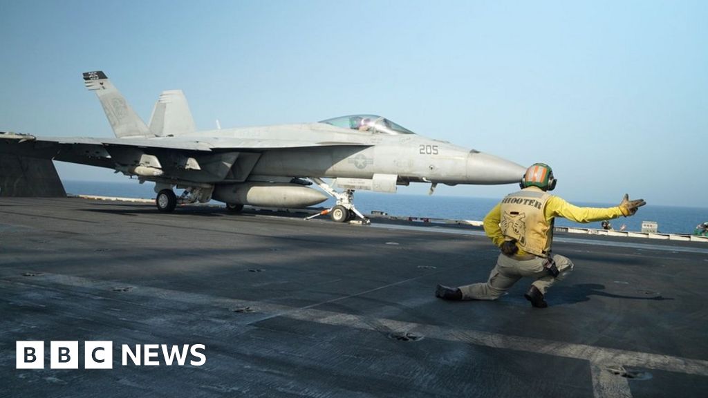 Самолетоносачът на ВМС на САЩ е изправен пред безмилостна битка срещу атаките на хутите