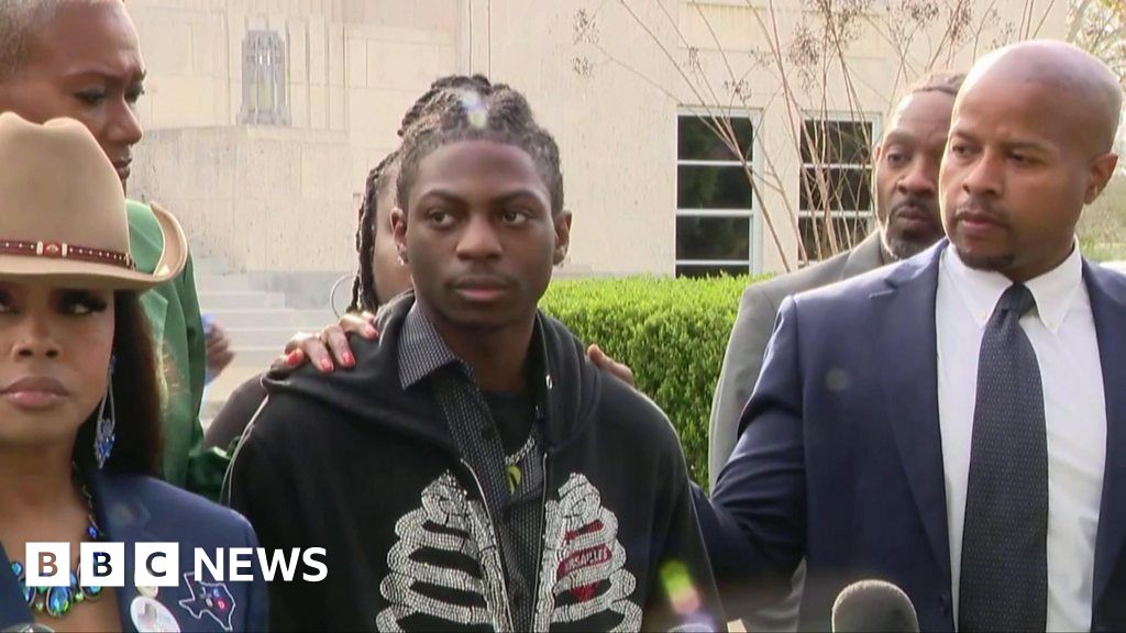 US teen segregated over hairstyle gets choked up